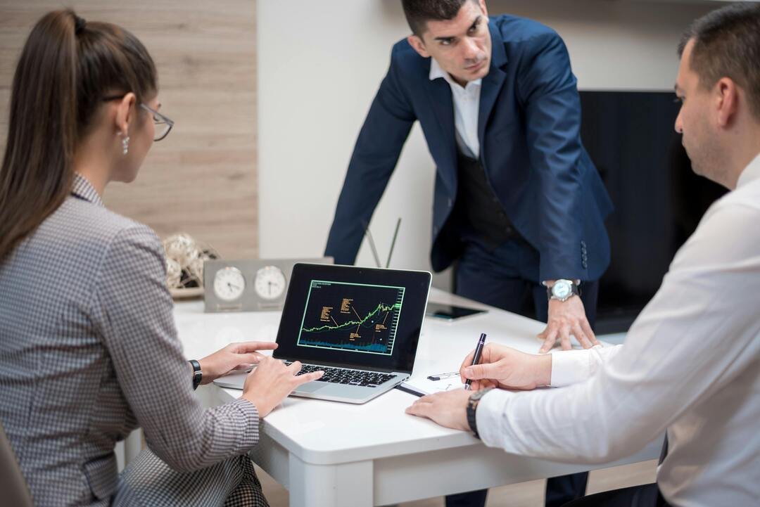 Como escolher ações para operar com opções